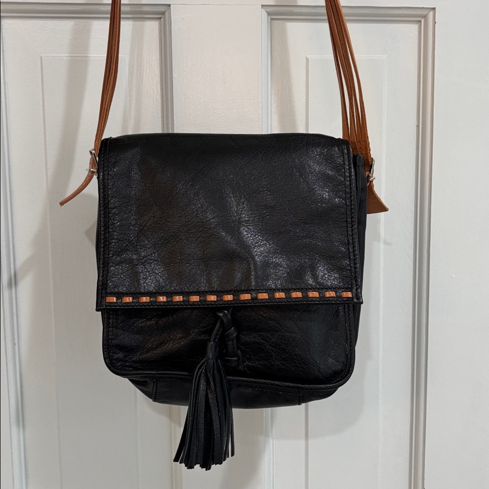 *EUC*Francesco Biasia Black and Tan Leather Shoulder Bag